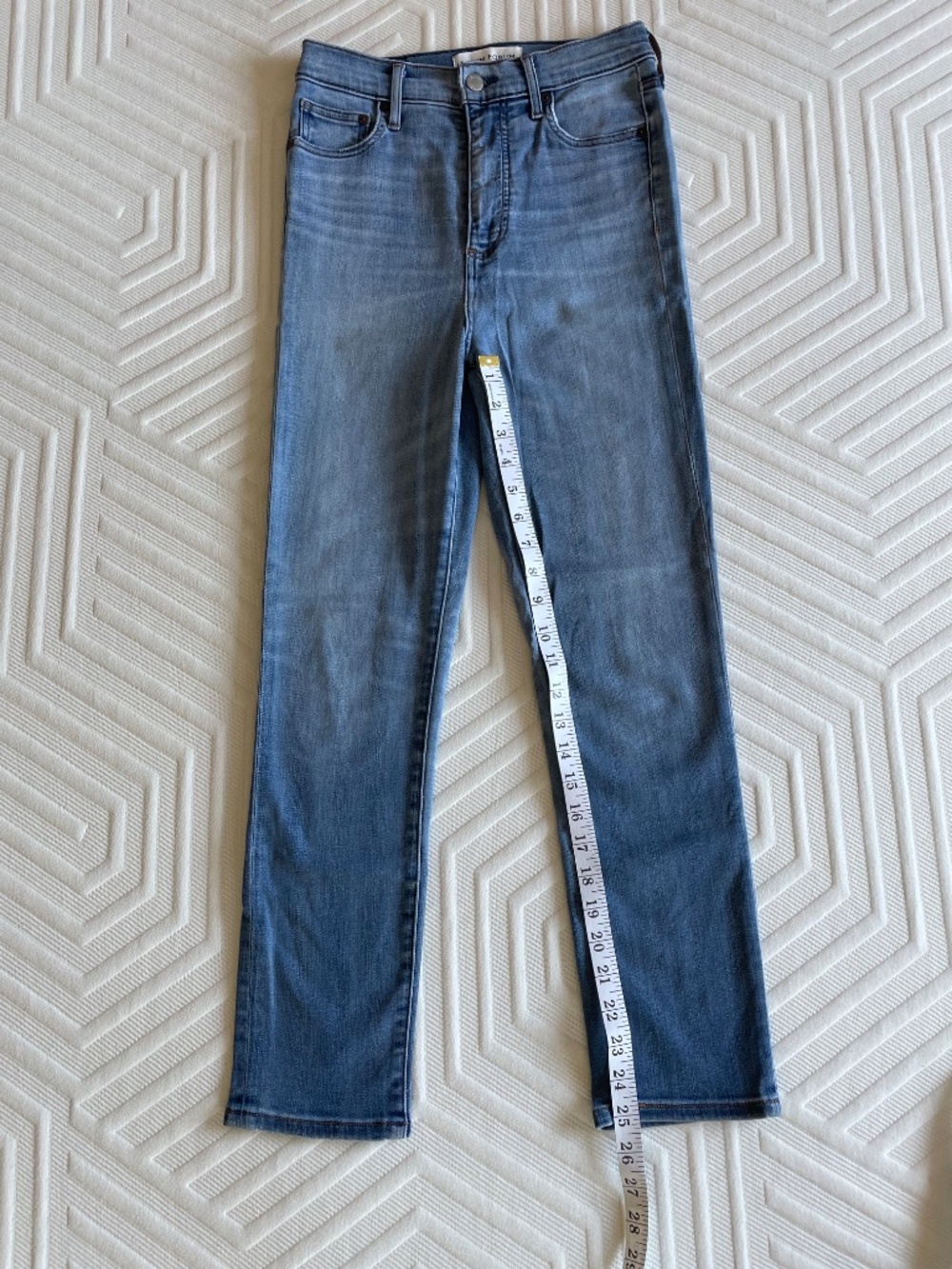 Aritzia Denim Forum, Lola high rise skinny crop jean 28W Medium to Light Blue - Picture 4 of 11